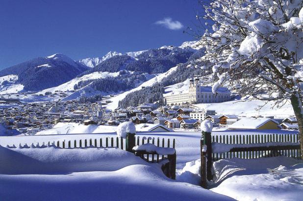 Imagen maravillosa de la estación de esquí de Disentis en los Grisones