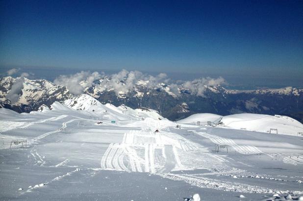 Imagen del glaciar de 2 Alpes en pleno junio 2013