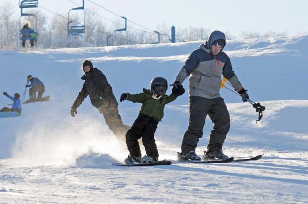 Aprendiendo a hacer snowboard en Huff Hills