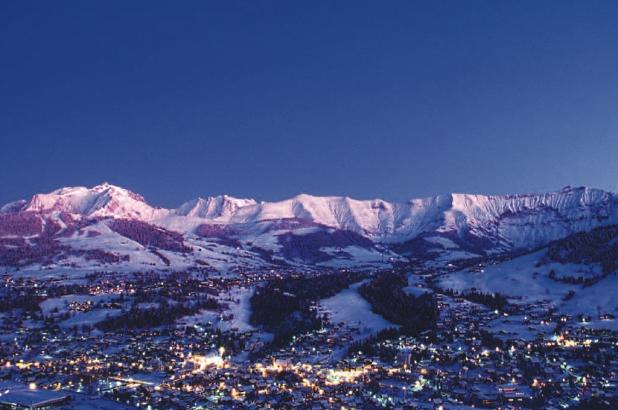 Vista nocturna Megève-Arboisie