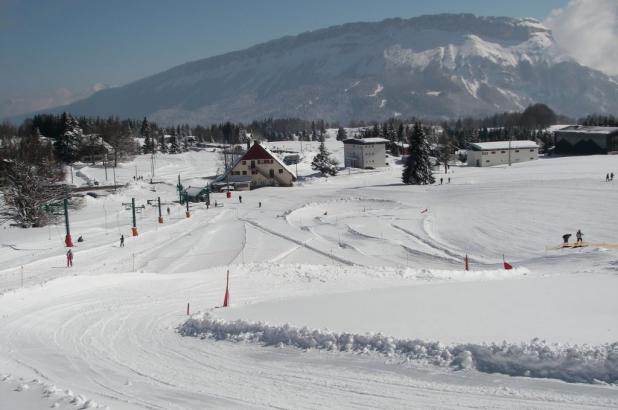 Paisaje nevado en Savoie Grand Revard