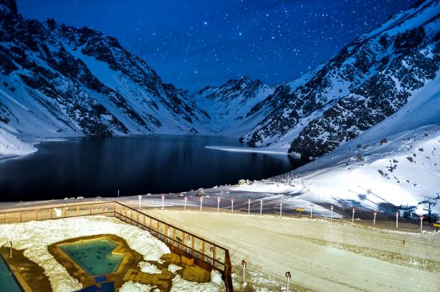 Gran imagen nocturna de Portillo en Chile