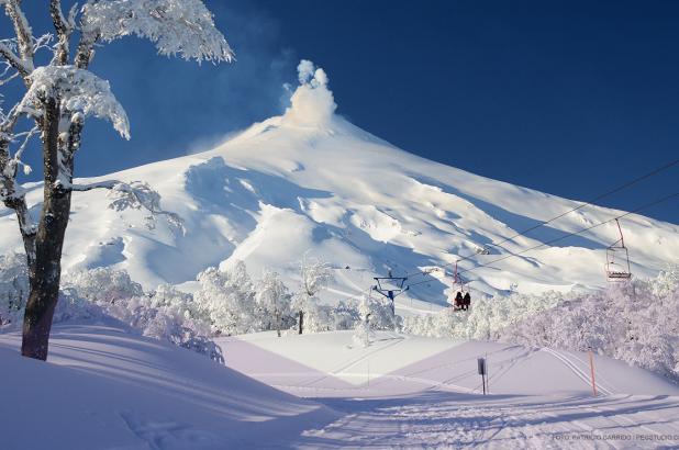 Imagen del Volcán Villarrica en la estación invernal de Pucón