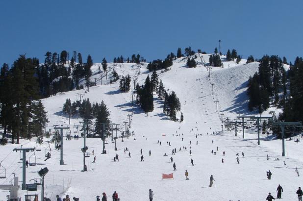 Disfrutando de un día de esquí en Snow Valley