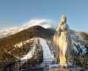 Mt. Shasta levanta una polémica una estatua de la Virgen María de 6 metros en la estación de esquí