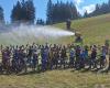 Una estación de esquí italiana usa cañones de nieve para "refrescar" a los turistas