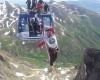 Lo último del Highline: hacer funambulismo en el telecabina del Pic du Midi