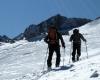Dos esquiadores de montaña atrapados por el viento y la nieve cerca de Astún