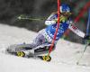 Velez Zuzulova gana el slalom nocturno de Flachau