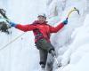 Un alpinista chino amputado de las dos piernas y con 70 años, al asalto del Everest por quinta vez 