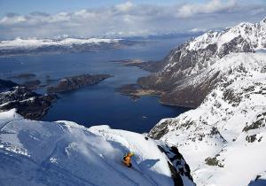 Esquí de montaña en los fiordos de Lofoten, una aventura inolvidable Made in Noruega 