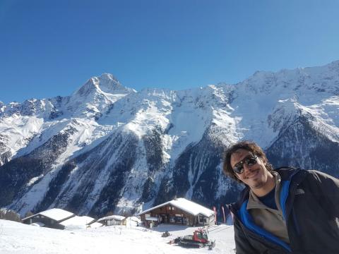 En la estación de esquí Lauchernalp/Lötschental con el Bietschhorn al fondo