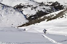 Con más de 700 kilómetros repartidos en la 16 estaciones, los Pirineos de Cataluña cuentan con instalaciones y pistas adaptadas y accesibles para que todo tipo de personas puedan disfrutar del placer de esquiar sin ningún tipo de barreras.