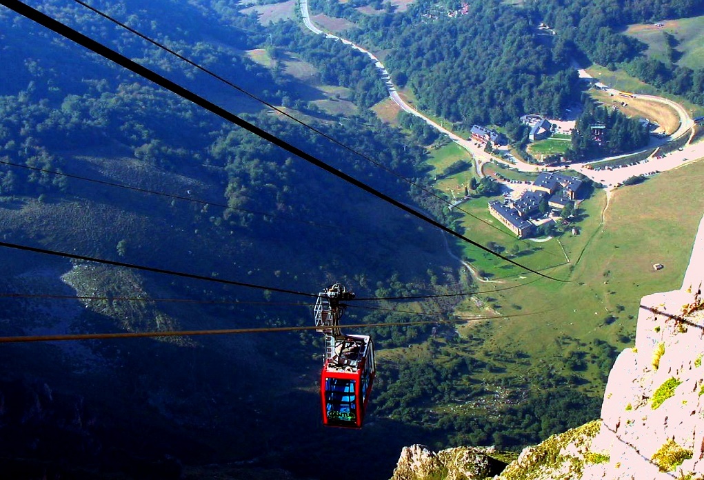 Cantur, Protección Civil y 112 de Cantabria realizan un simulacro de rescate en el Teleférico de Fuente Dé