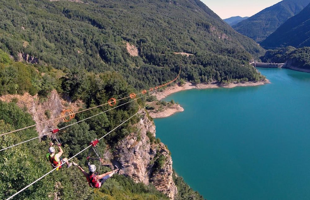 La Tirolina doble del valle Tena ofrece este fin de semana saltos embrujados a la luz de la luna