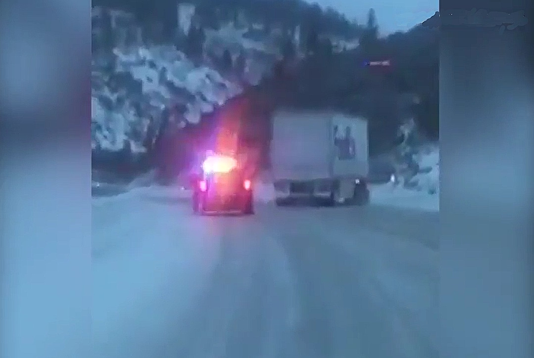 Video capta el impresionante control de un conductor de FedEx en plena tormenta de nieve