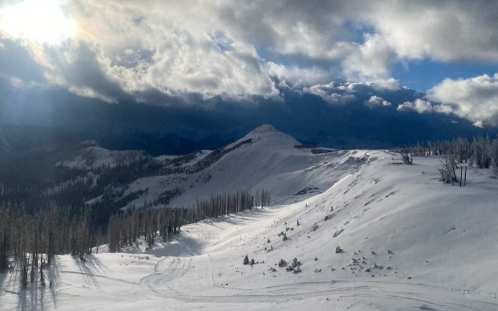  Wolf Creek inaugura la temporada de esquí 24-25 en EE.UU. con grandes acumulaciones de nieve